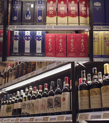 超市货架酒类产品柜台陈列